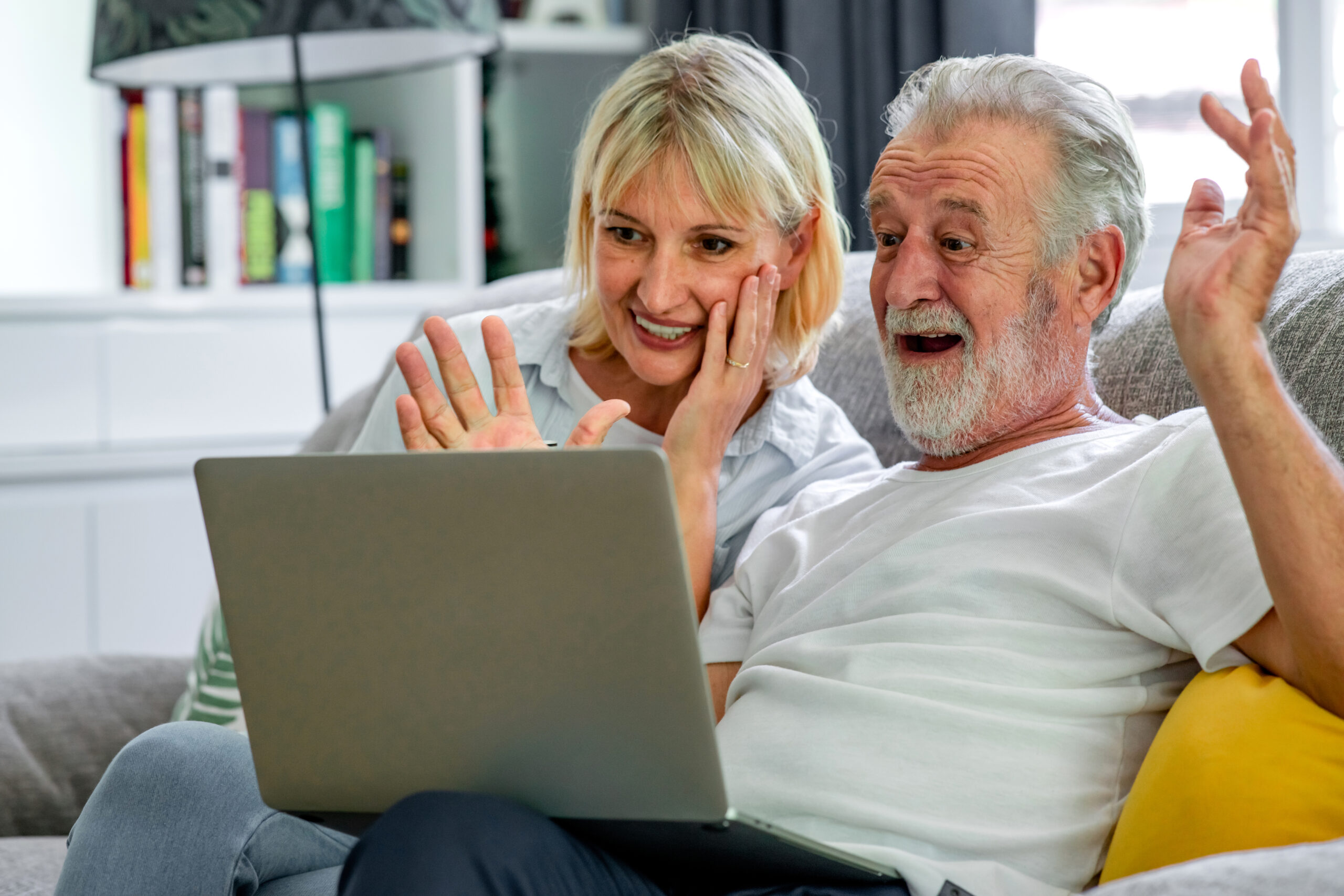 Senior,Couple,Using,Laptop,In,Living,Room.,White,Man,And